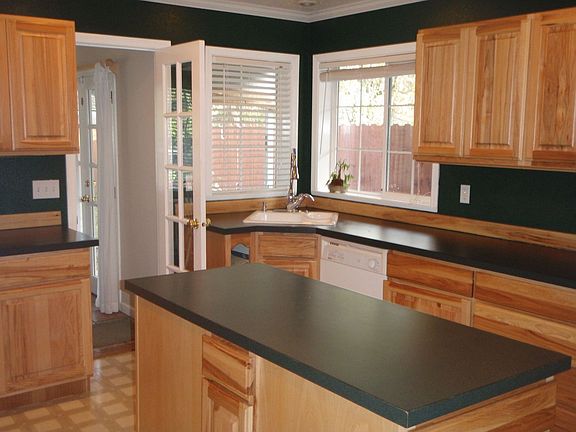 Gourmet kitchen