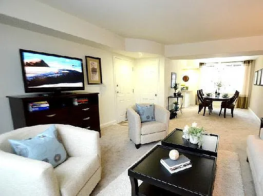 3719 Chevy Chase — Photo 6