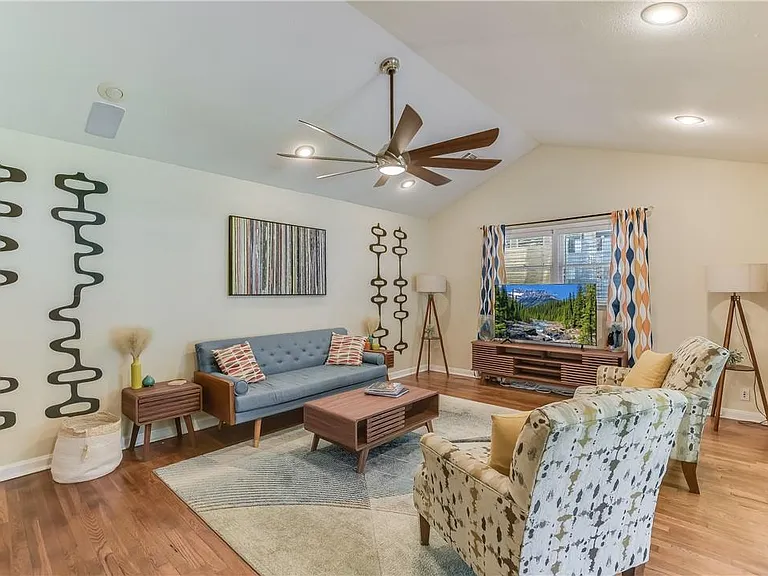 208 Braeswood Rd — Photo 5