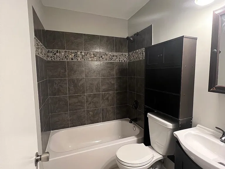 406 Essexwood Ct — Photo 9