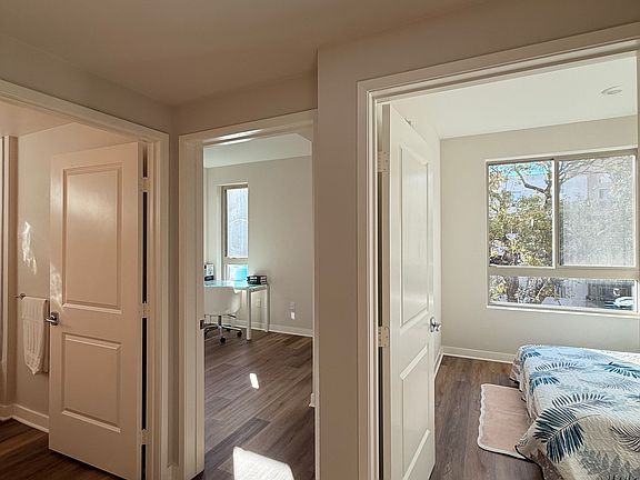 5th image of 742 Irolo St #401