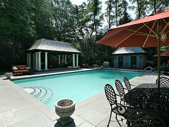 3rd image of 23 Pink Woods Ln