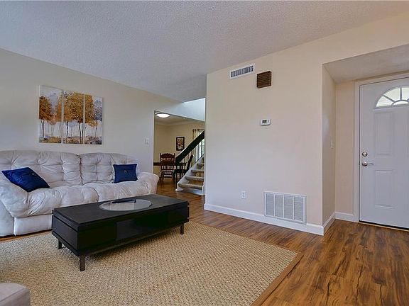 4th image of 10418 Rosemount Dr