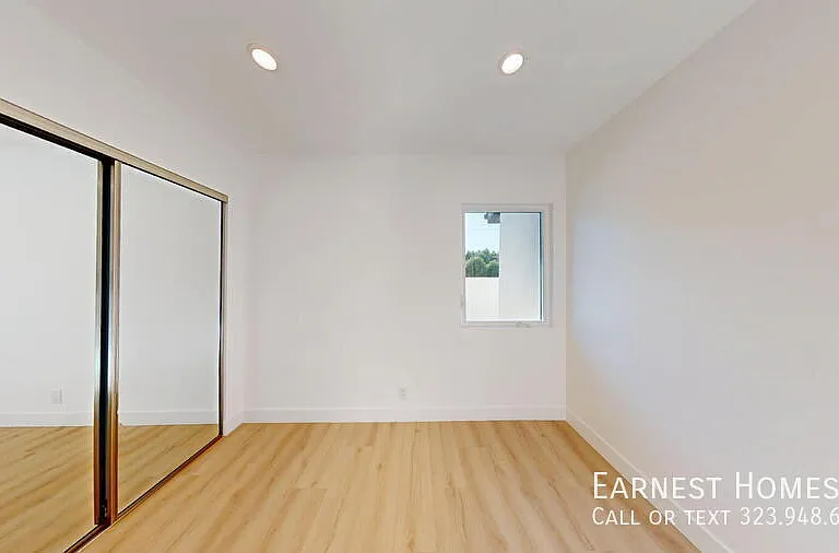 16701 Chatsworth St — Photo 14
