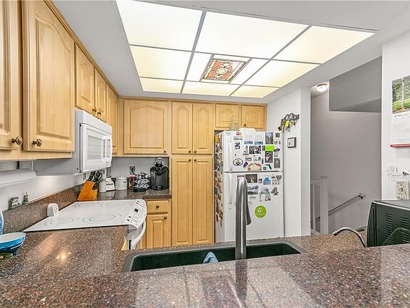 4th image of 320 Island Way APT 206
