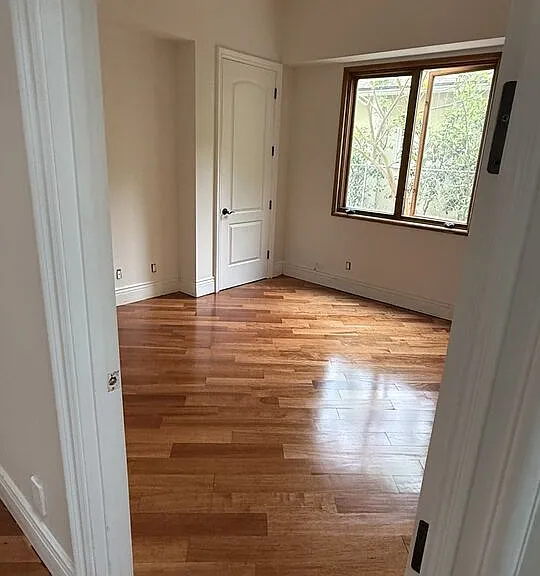 1126 Yale St — Photo 3