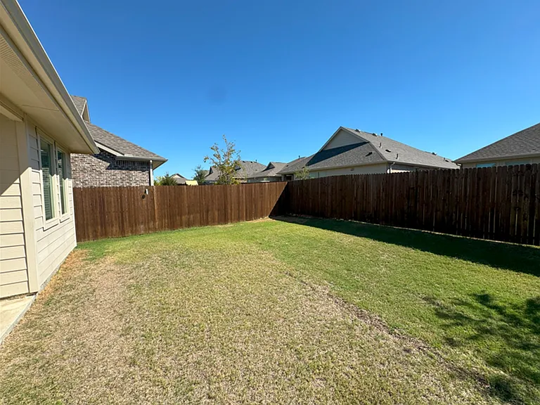 1105 Daffodil St — Photo 28