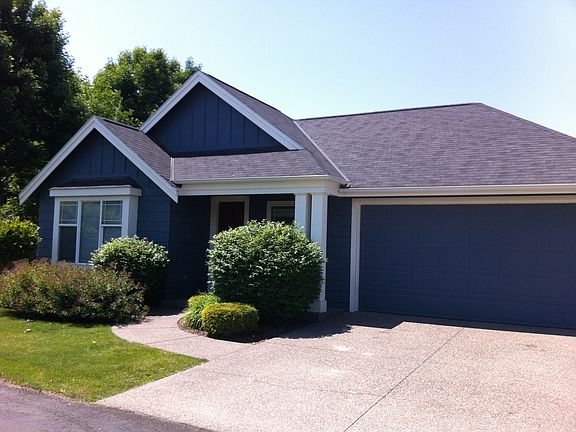 3rd image of 630 SE Creekside Dr