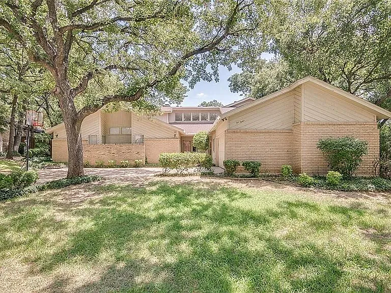 512 Country Wood Ct