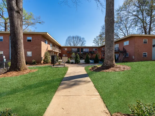 Large 2 bedroom 1 bath apartment located in Morningside-Lenox park neighborhood! 1100 sq ft!