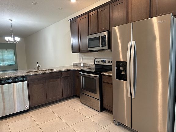 3rd image of 1115 Hillhurst Dr