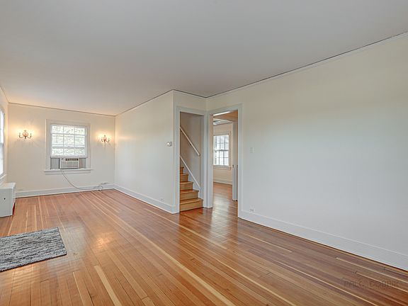 3rd image of 816 Foster Ave