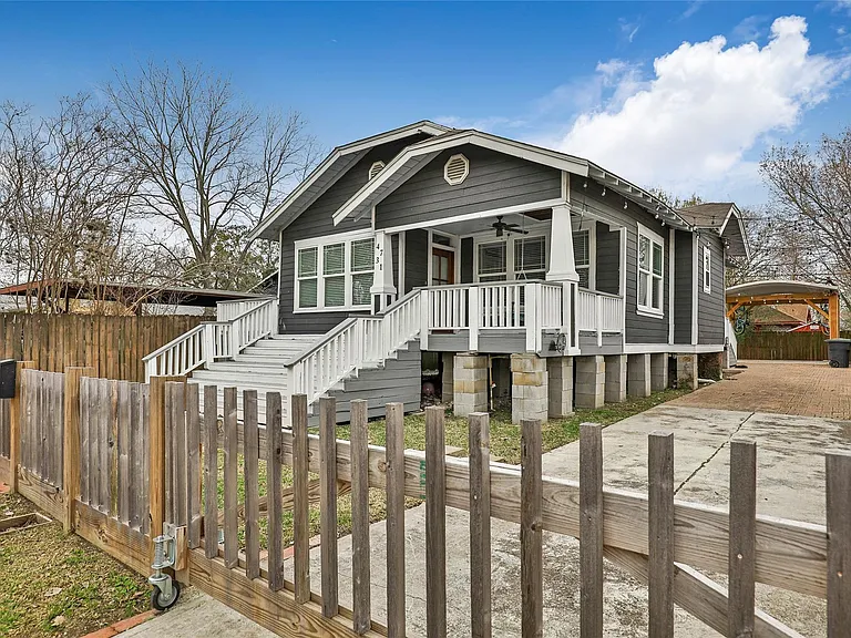 4731 Woodside St — Photo 3