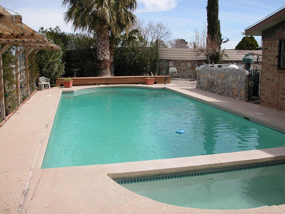 HUGE Sparkling Pool