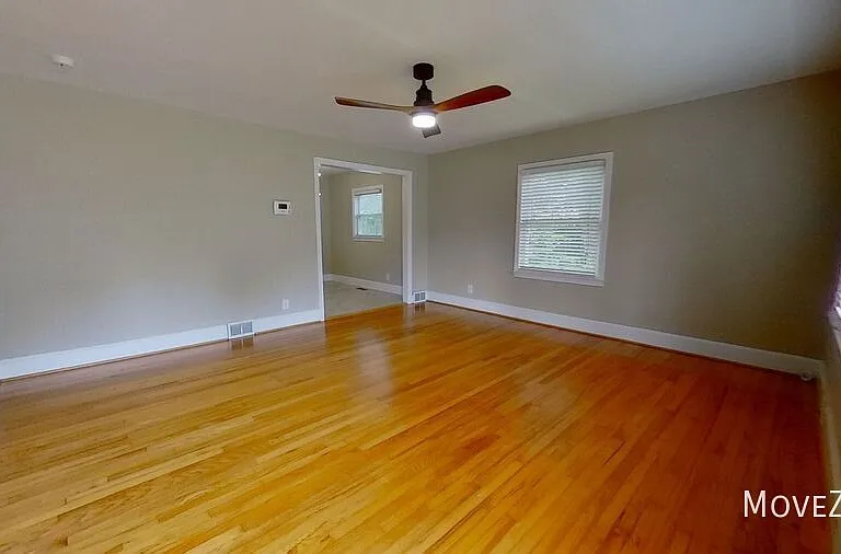 2301 Cherokee Ln — Photo 4