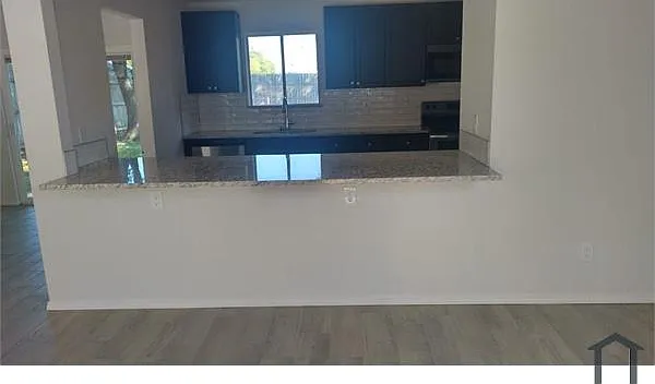 4 bed, 2300 sqft, $3,000 — Photo 4