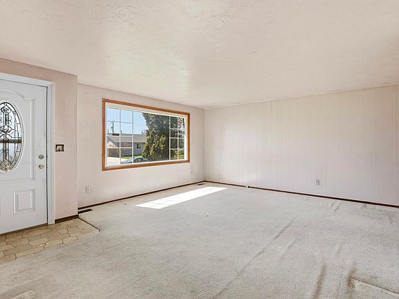 4th image of 4111 E Grace Ave