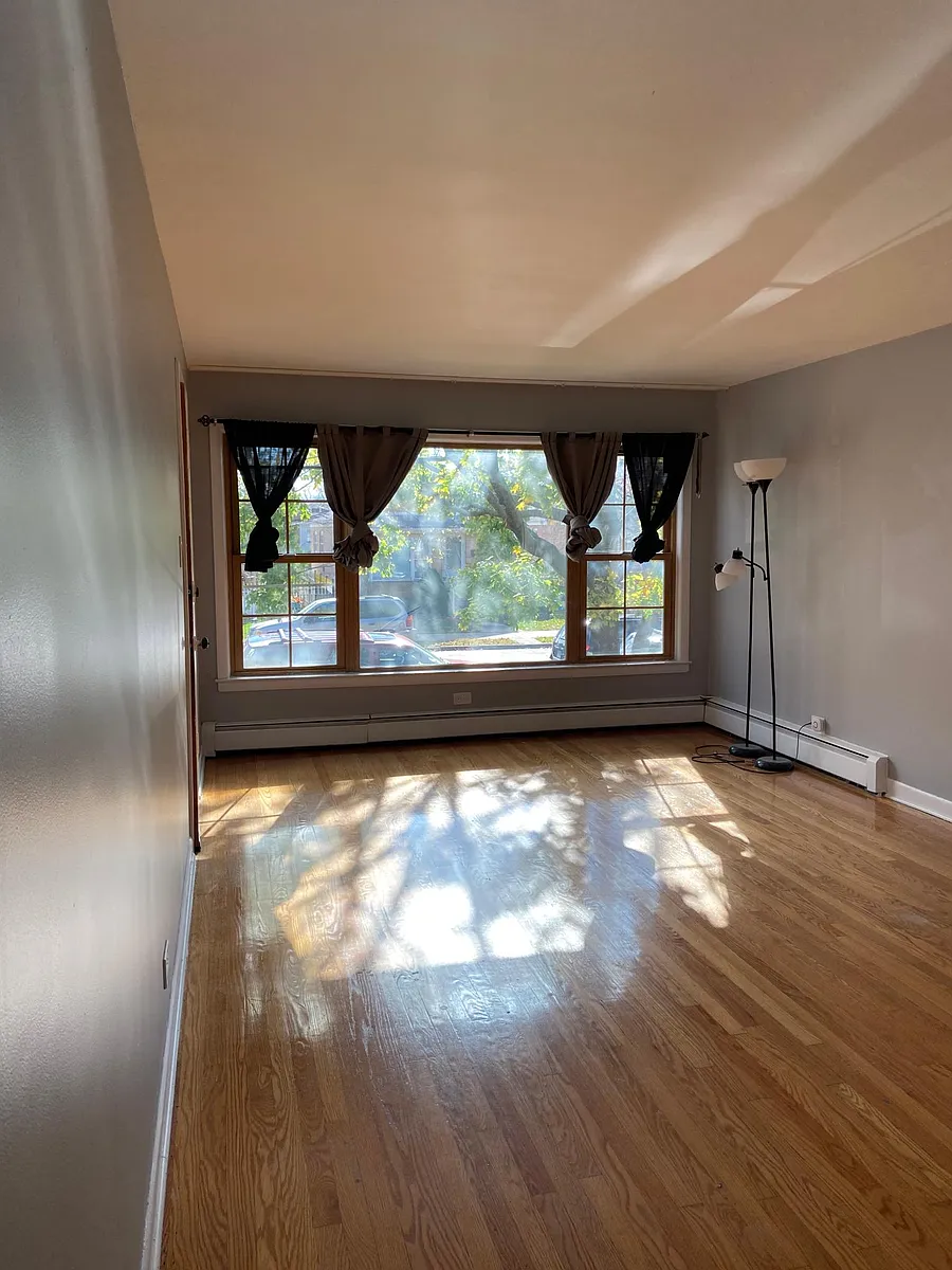 Building Photo - 3520 W 59th St #1