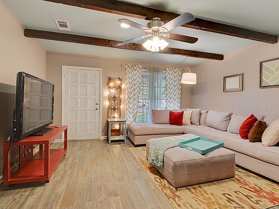 2nd image of 15237 Crystal Dr