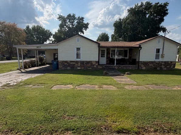 401 N Mary St, Sesser, IL 62884