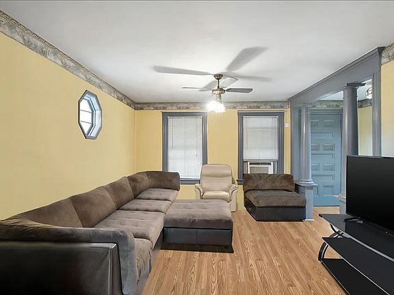 2nd image of 24 Redfern St