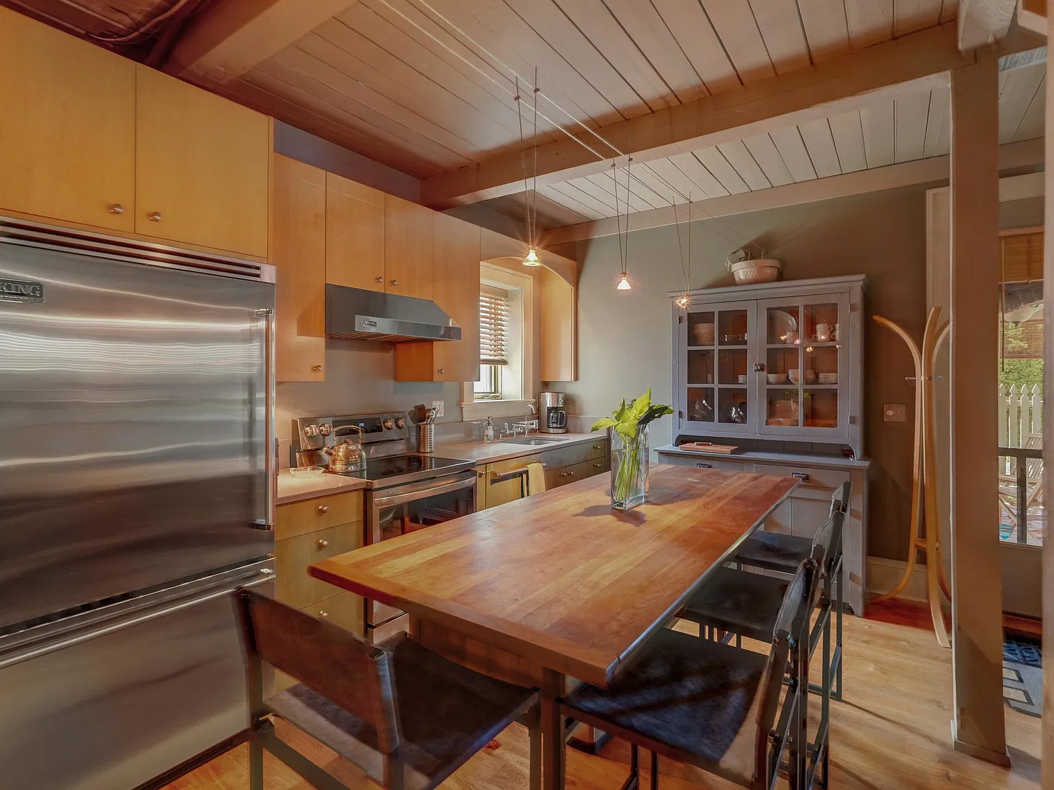2 bed, 1.5 bath, 1800 sqft, $3,500 — Photo 4