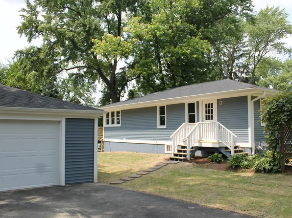2503 S Vaupell Dr, McHenry, IL 60051