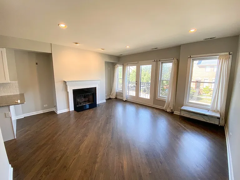 2627 W Belmont Ave #2 — Photo 2