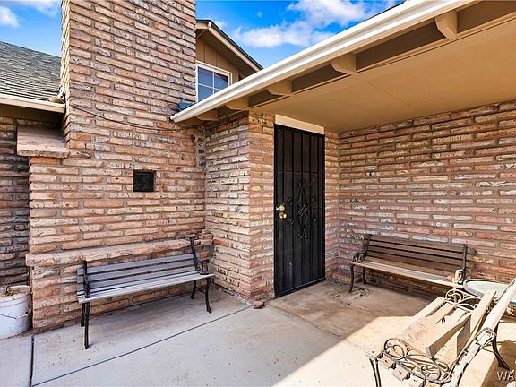 5th image of 636 E Kingsley Street