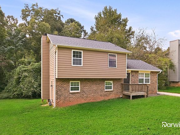 2nd image of 2741 Oxford Dr