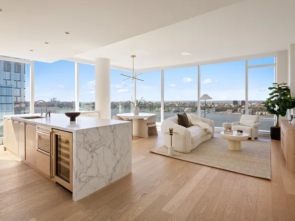 30 Riverside Boulevard image 1 of 16