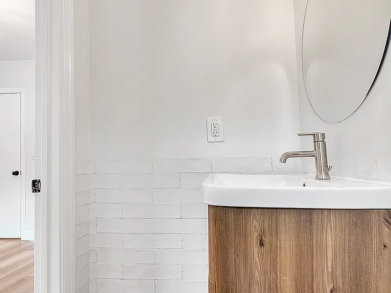 2830 S Sepulveda — Photo 17