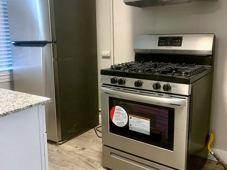 2838 Broadway Ave — Photo 5