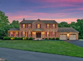 933 Holly Creek Dr, Great Falls, VA 22066