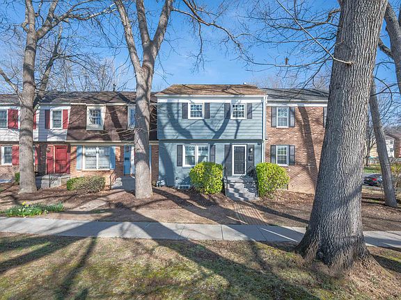 3rd image of 103 Yorkshire Ct