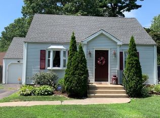 28 Robbins Ct, Milford, CT 06461