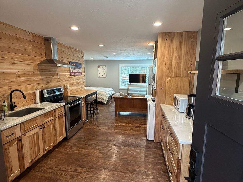 1st image of 300 Upper Evergreen Dr #B