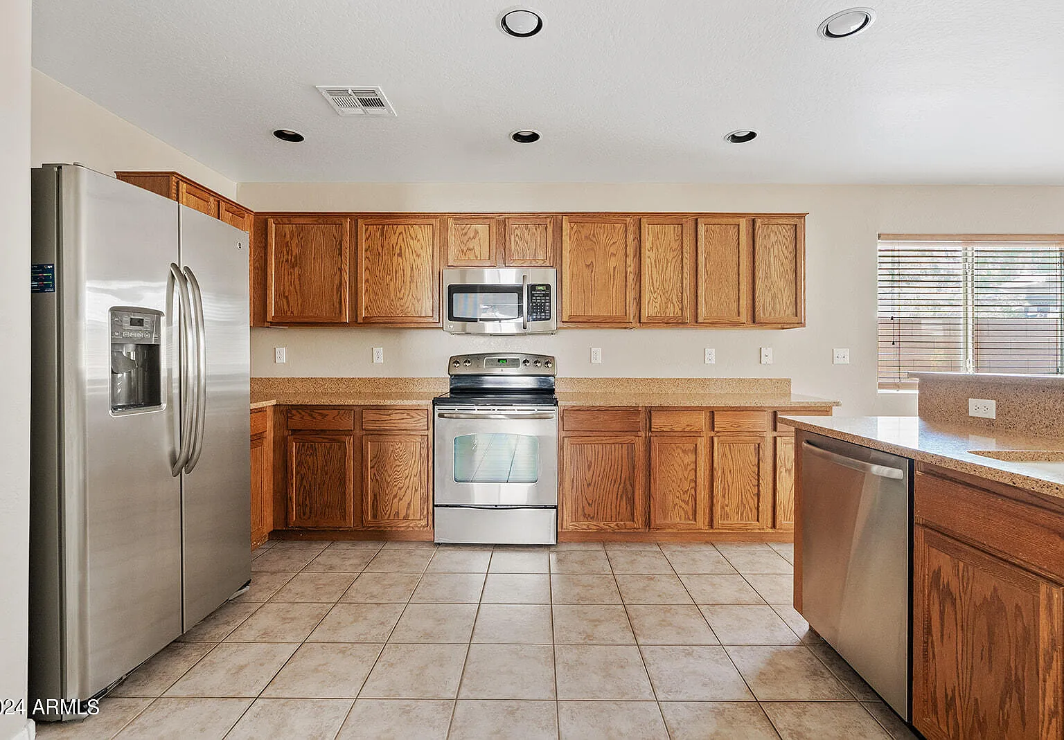 4 bed, 3.0 bath, 3389 sqft, $2,500 — Photo 3