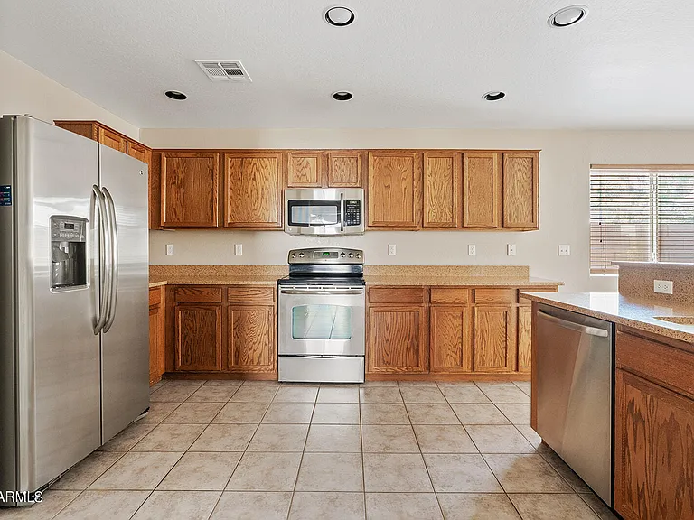 15410 N 169th Ln — Photo 3
