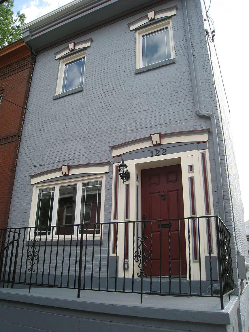122 42nd St photo 1