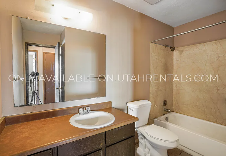 230 W Foxbridge Dr — Photo 13