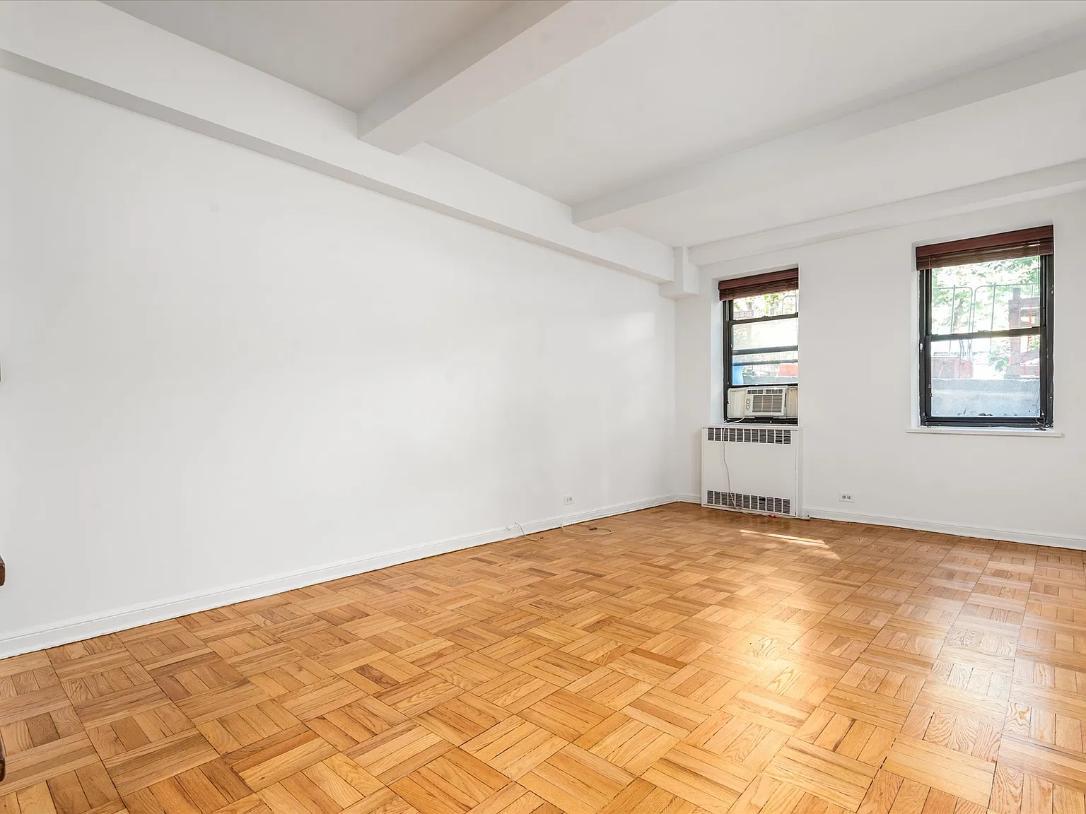 90 Park Terrace East — Photo 4