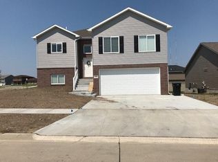 7801 Yankee Woods Dr, Lincoln, NE 68516