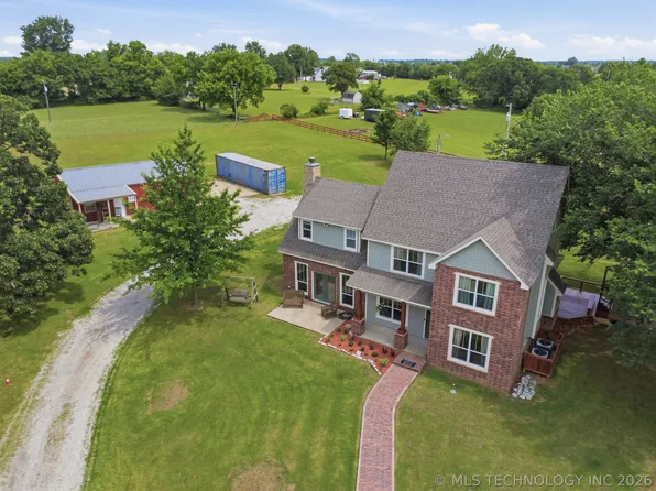 14252 E Lake Dr, Claremore, OK 74017