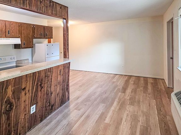 2nd image of 1001 Flanders Ln APT 102