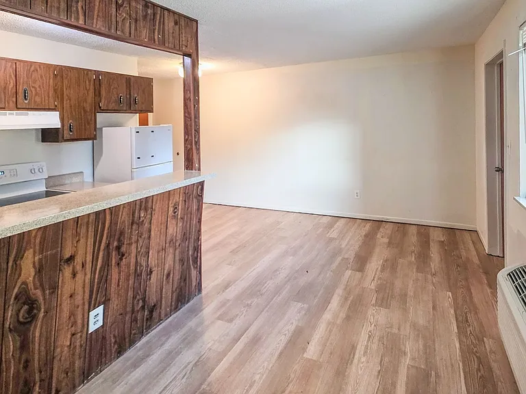 1001 Flanders Ln #102 — Photo 2