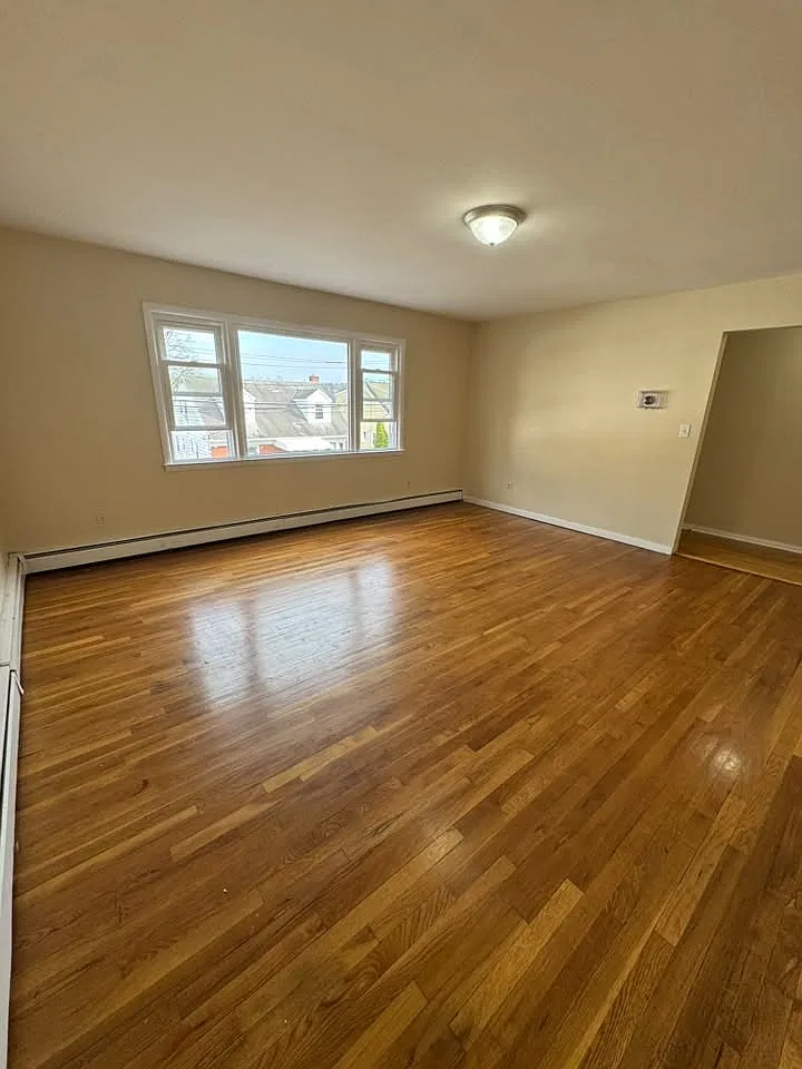 3 bed, 1300 sqft, $3,500 — Photo 4