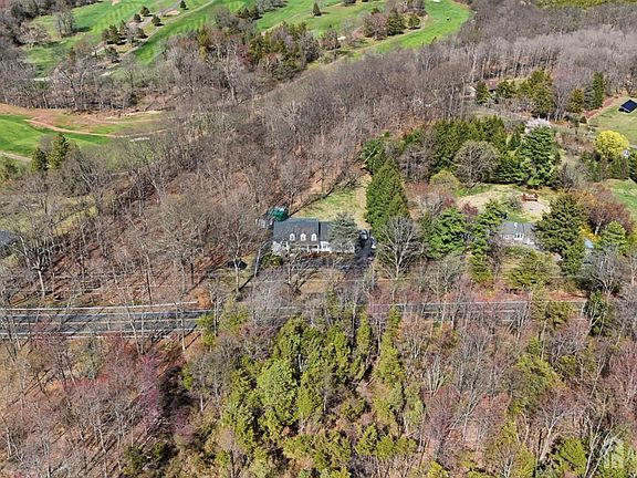 3rd image of 140 Bunker Hill Rd