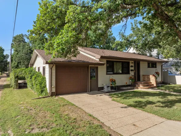 1608 1st Ave SE, Minot, ND 58701