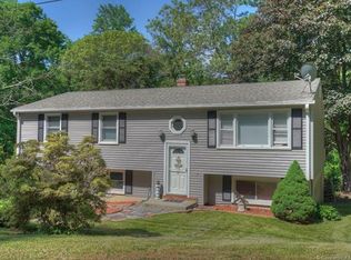 3 Ledgewood Dr, Gales Ferry, CT 06335